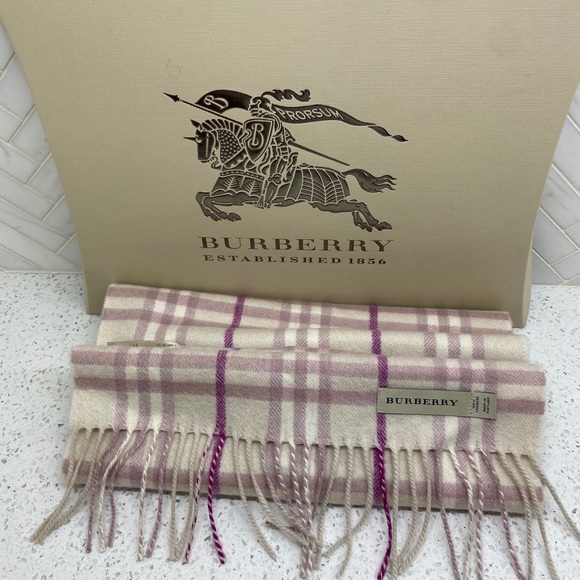 ❌SOLD❌Burberry Cashmere Classic Check Scarf Pink - Picture 6 of 9